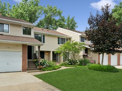971 Hidden Lake Dr, Buffalo Grove, IL, 60089