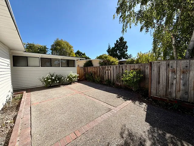 3 bed, 1060 sqft, $8,000 — Photo 4