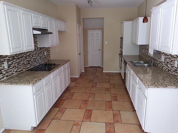 3rd image of 606 Stoneway Dr