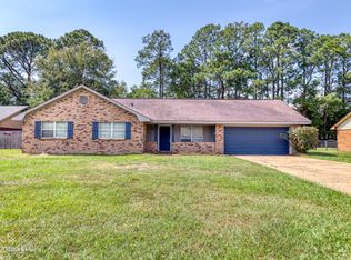 6505 J F Douglas Dr, Ocean Springs, MS 39564