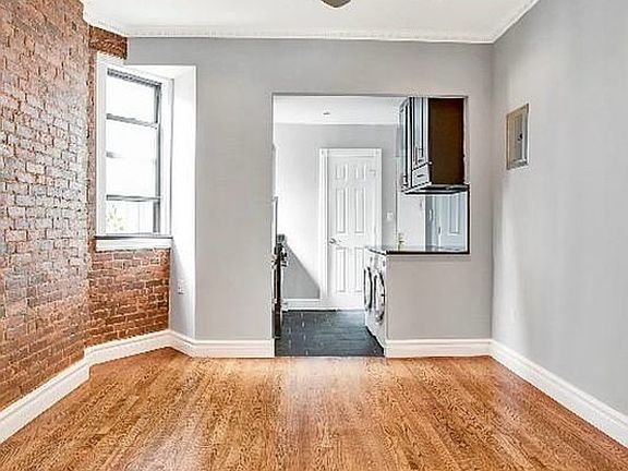 3rd image of 697 10th Ave #2R