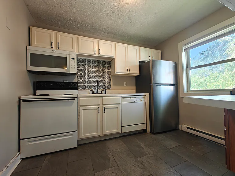 1725 Columbia St #3 — Photo 6