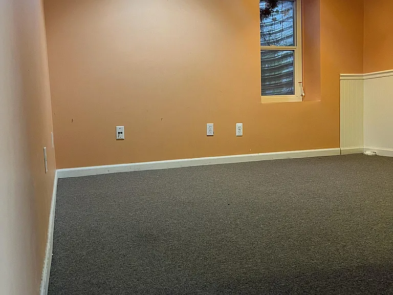 1433 Henrietta St — Photo 32