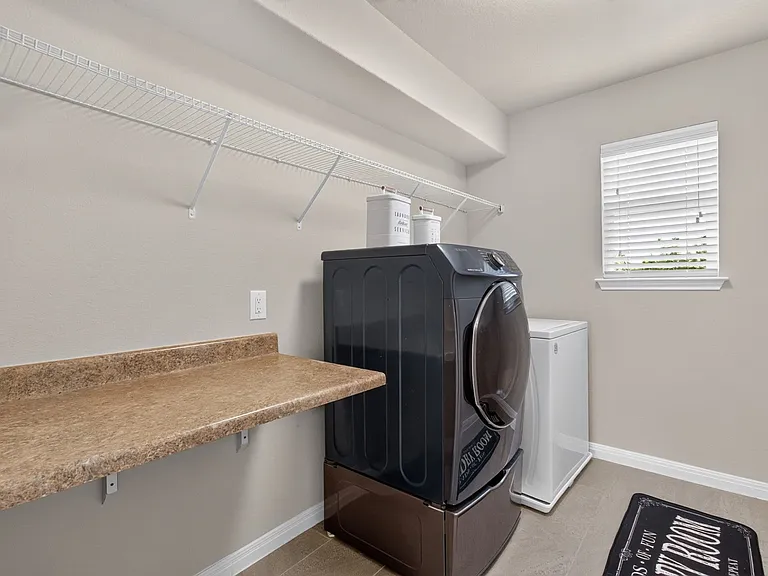937 Lauren St — Photo 22