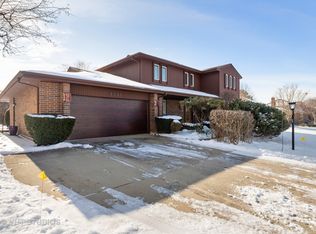 4335 Phyllis Dr, Northbrook, IL 60062