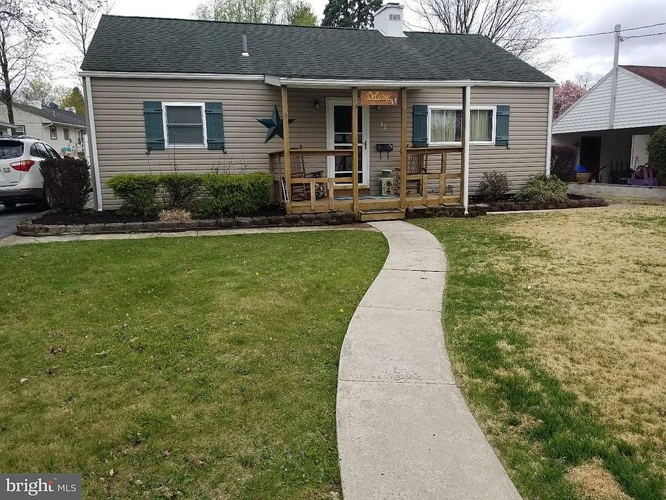 1st image of 32 Lincoln Dr