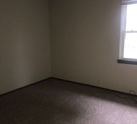 3rd image of 3908 N Franklin St APT 2