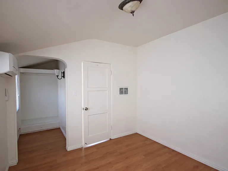409 N Monterey St #1/2 — Photo 15