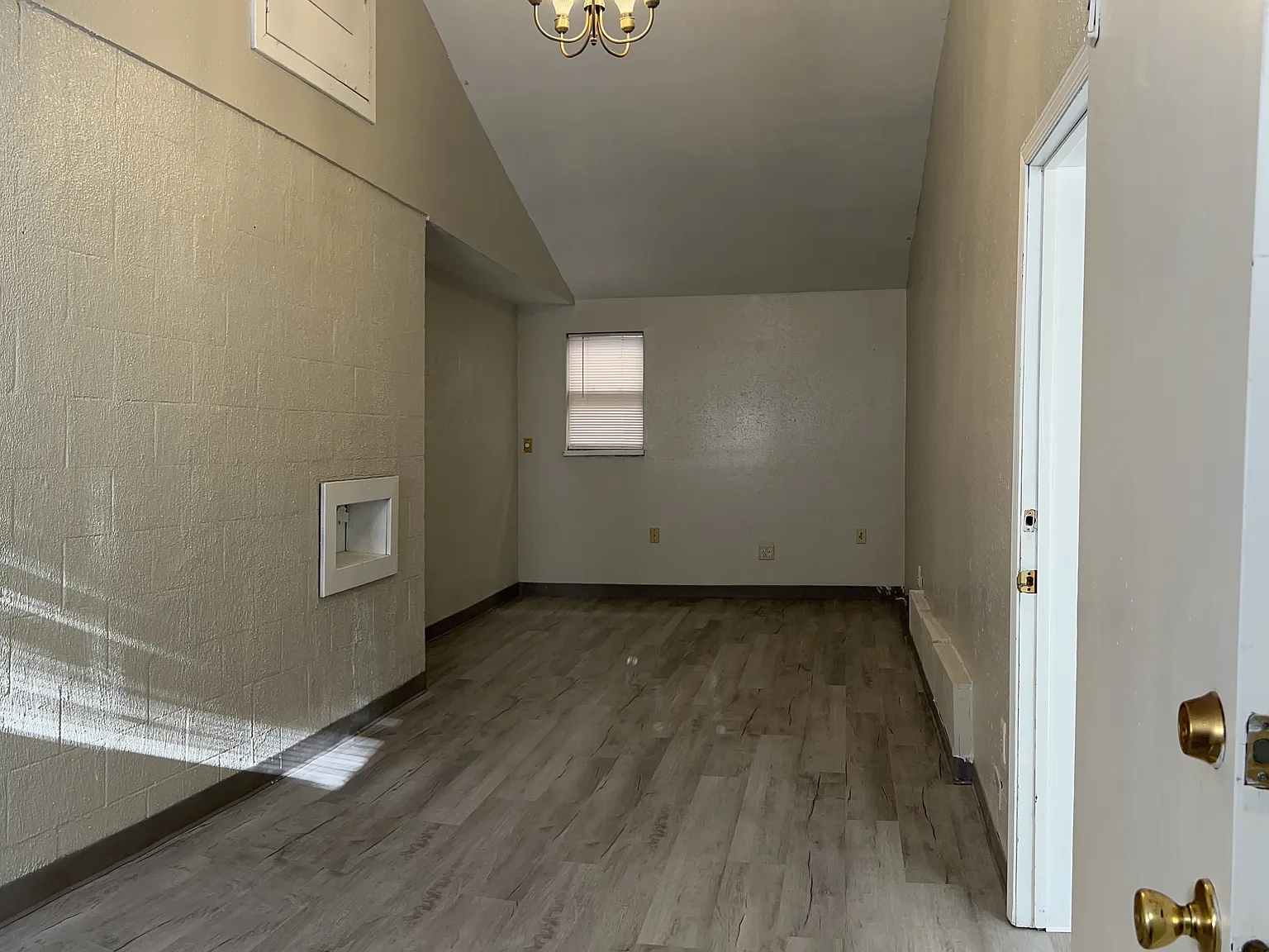 1500 West 7th Street - 3 — Photo 3