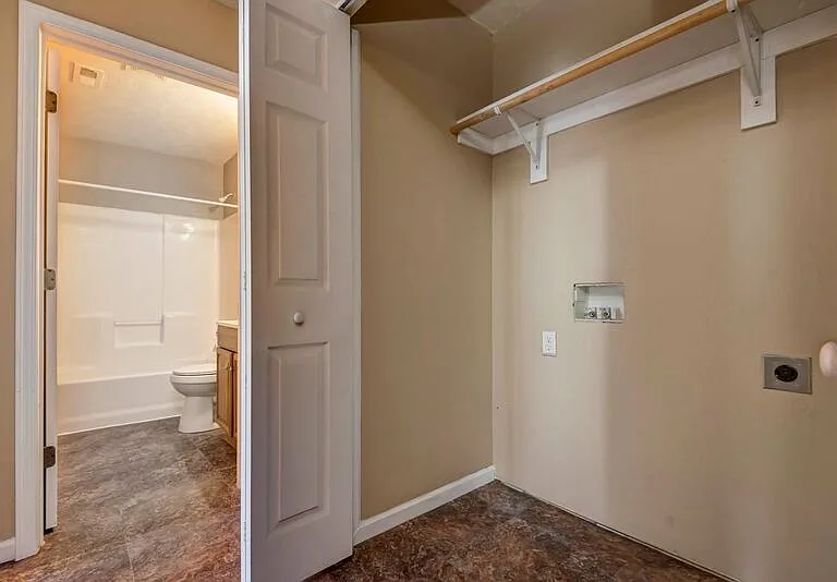 652 N Belview Ave #B — Photo 14