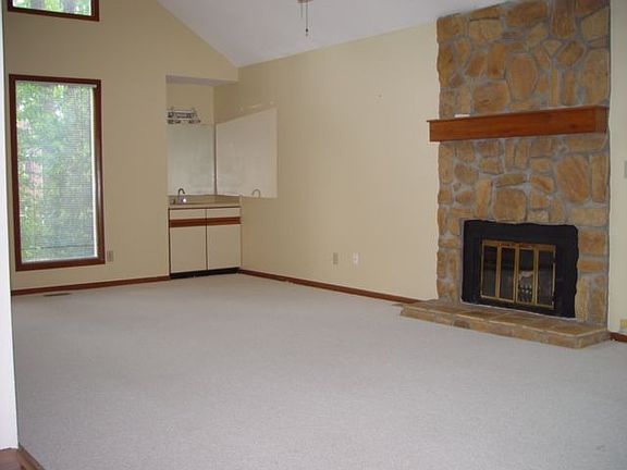 Great room - 14'x28'