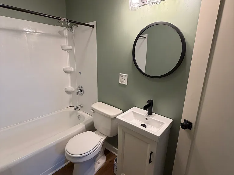 225 E Berkeley Ave — Photo 4
