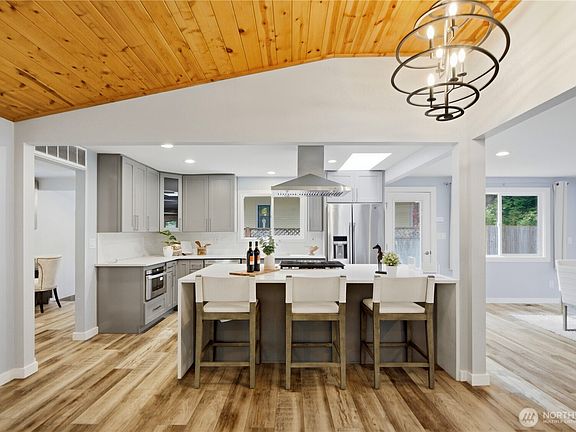 3rd image of 2412 160th Avenue NE