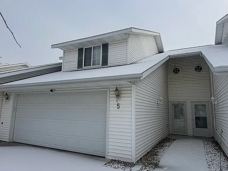 3 bed, 1888 sqft, $1,600 — Photo 1
