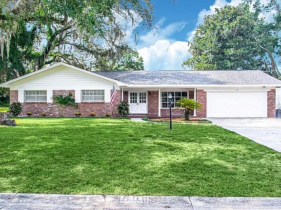 3rd image of 609 Carolyn Dr