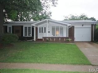 100 Bon Aire Dr, Florissant, MO 63033