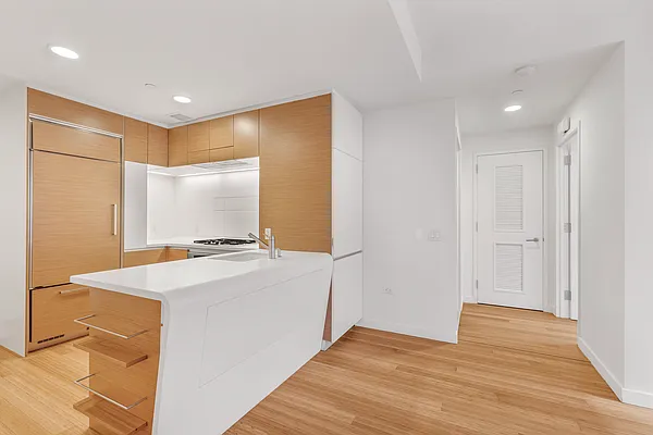 Sold by R New York | media 4