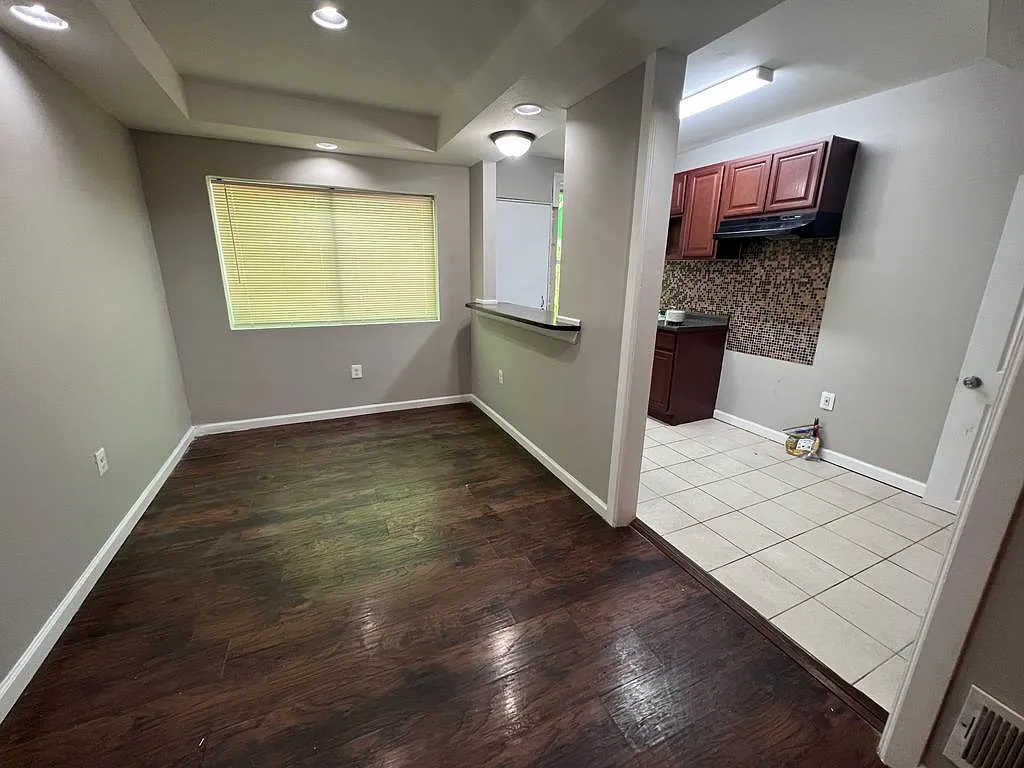 3 bed, 960 sqft, $1,400 — Photo 4