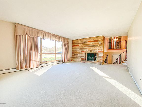 4th image of 28540 Fairlane Dr