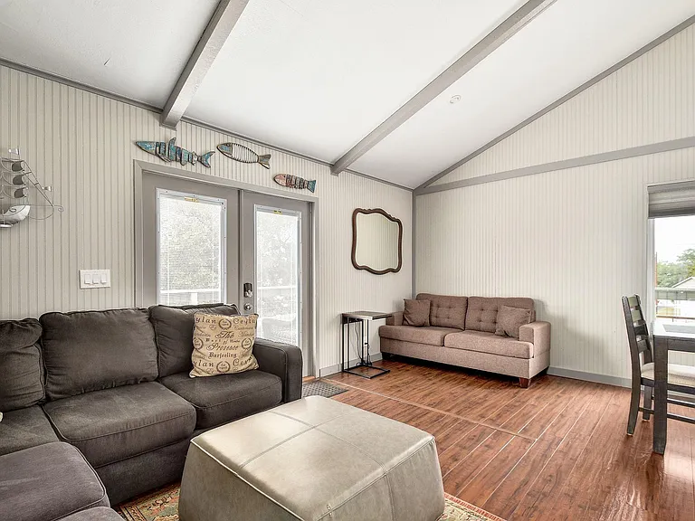 2591 Lakeshore Dr — Photo 6