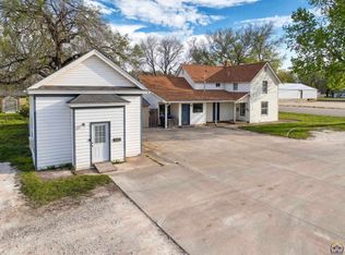 802 W Bertrand St, Saint Marys, KS 66536