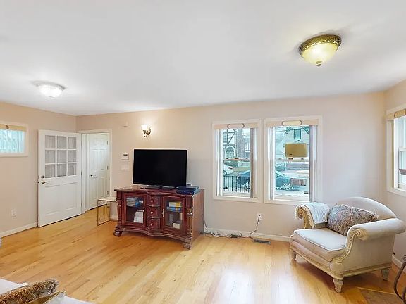 3rd image of 13722 174th St