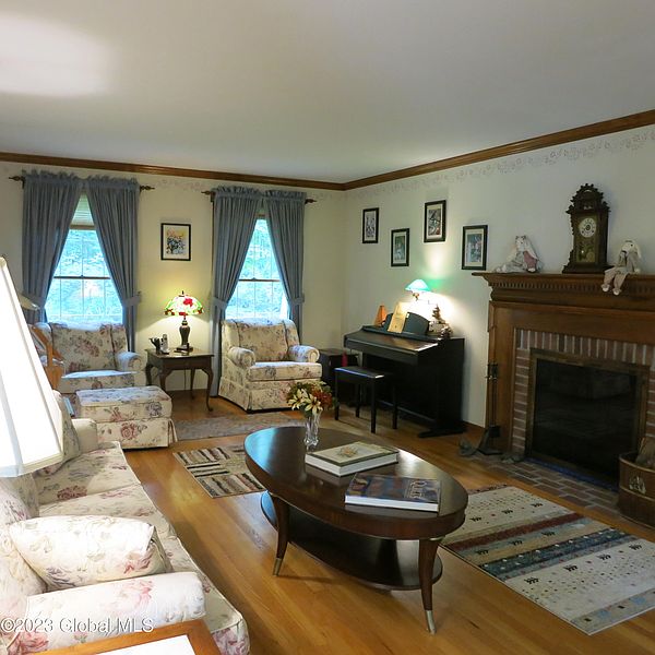 5th image of 18 Friar Tuck Court
