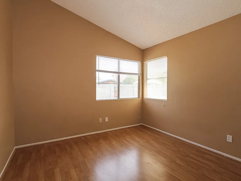 8003 W Larkspur Dr — Photo 11