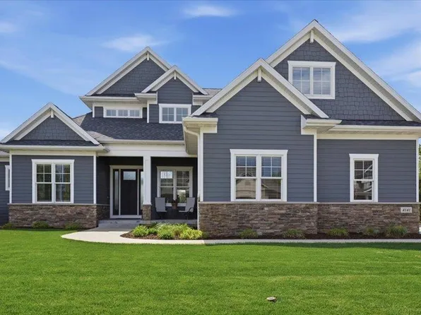 4141 Wynnewood Dr, Cedar Falls, IA 50613