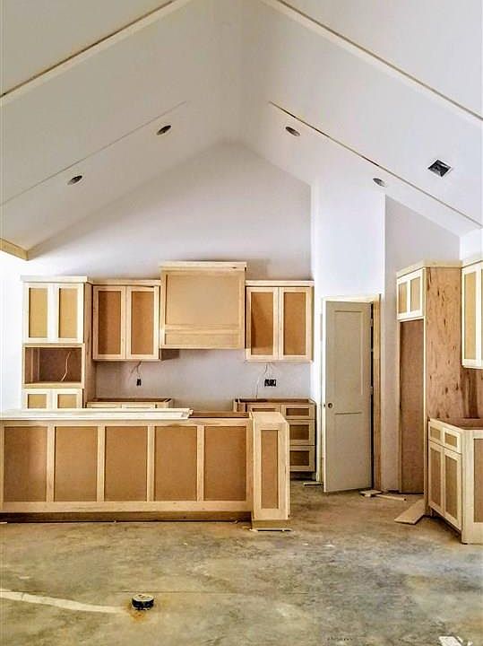 2nd image of 18 Siega Ln