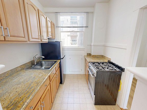 5th image of 1047 Bush St APT 9