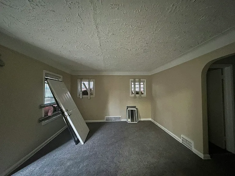 16824 Rutherford St — Photo 6