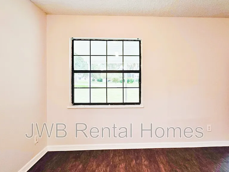 3375 Aldridge Rd E — Photo 4