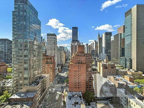 4th image of 250 E 53rd St APT 2204