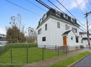81 Robin Rd, Staten Island, NY 10305