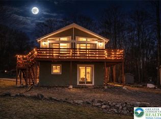 2224 Overlook Dr, Tobyhanna, PA 18466