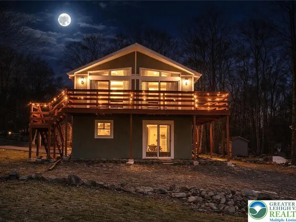 2224 Overlook Dr, Tobyhanna, PA 18466