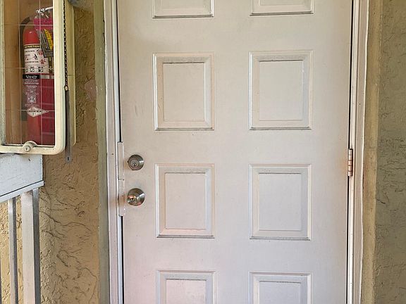 4th image of 821 Twin Lakes Dr #821