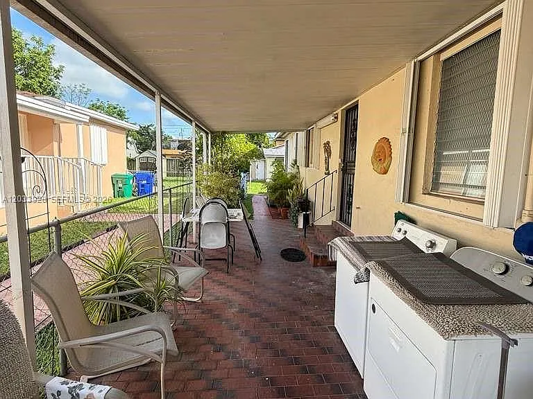 1140 SW 9th St #2 — Photo 12