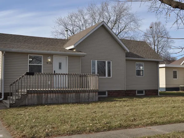 915 N Court St, Carroll, IA 51401