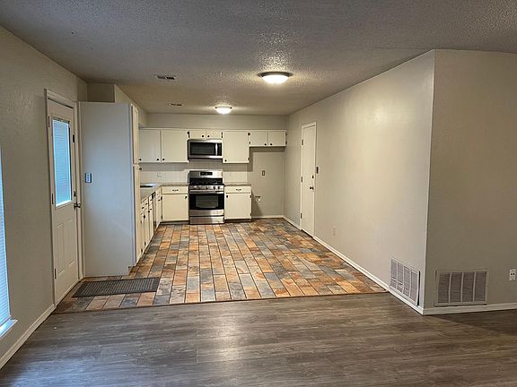 4th image of 590 W 148th Pl S