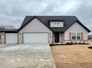 109 Phyllis Farm Rd, Prairie Grove, AR 72753