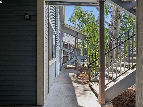2nd image of 10220 SE Talbert St
