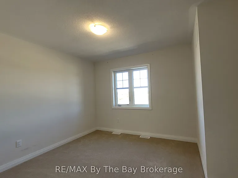 194 Union Blvd — Photo 20