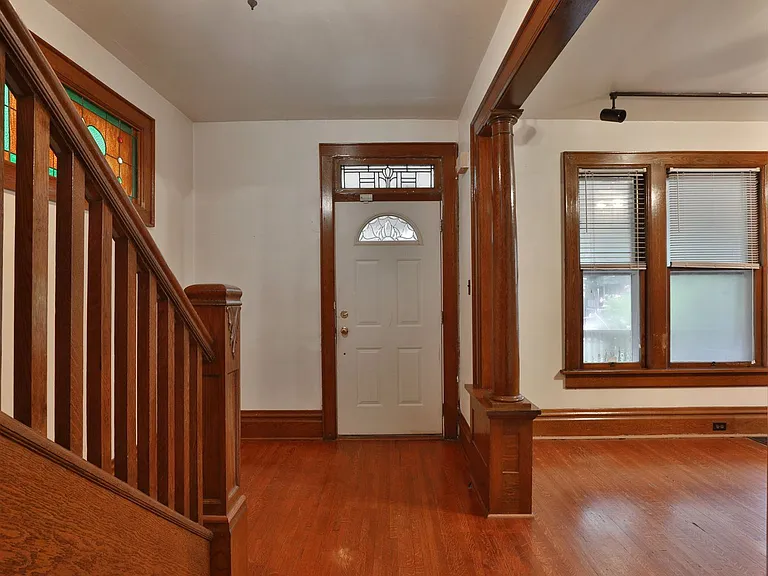2403 Summit St — Photo 10