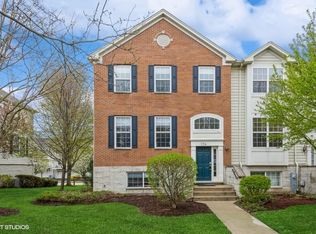 214 Comstock Dr, Elgin, IL 60124