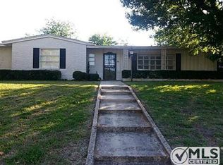 402 E Walker St, Decatur, TX 76234