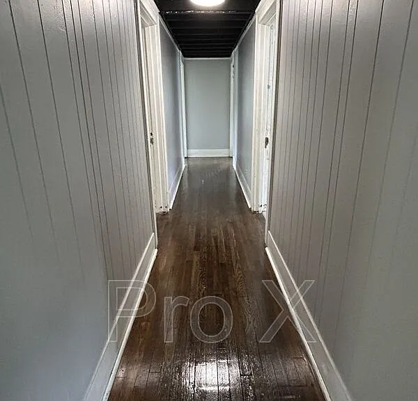 201 W Washington St #C — Photo 5