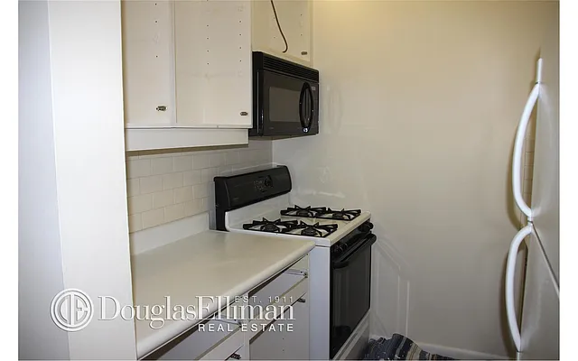 Rented by Douglas Elliman | media 8