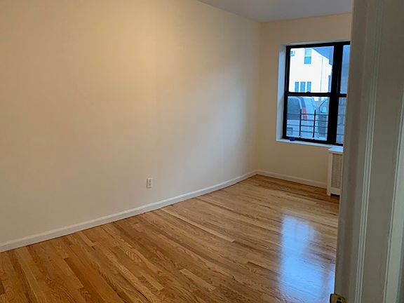 3rd image of 15417 Cross Island Pkwy APT 1R